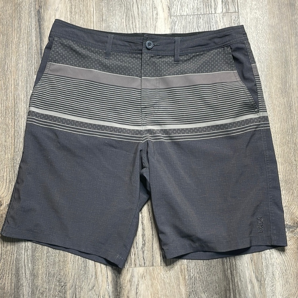Valor Mens Grey Hybrid shorts, 9” inseam, size 34